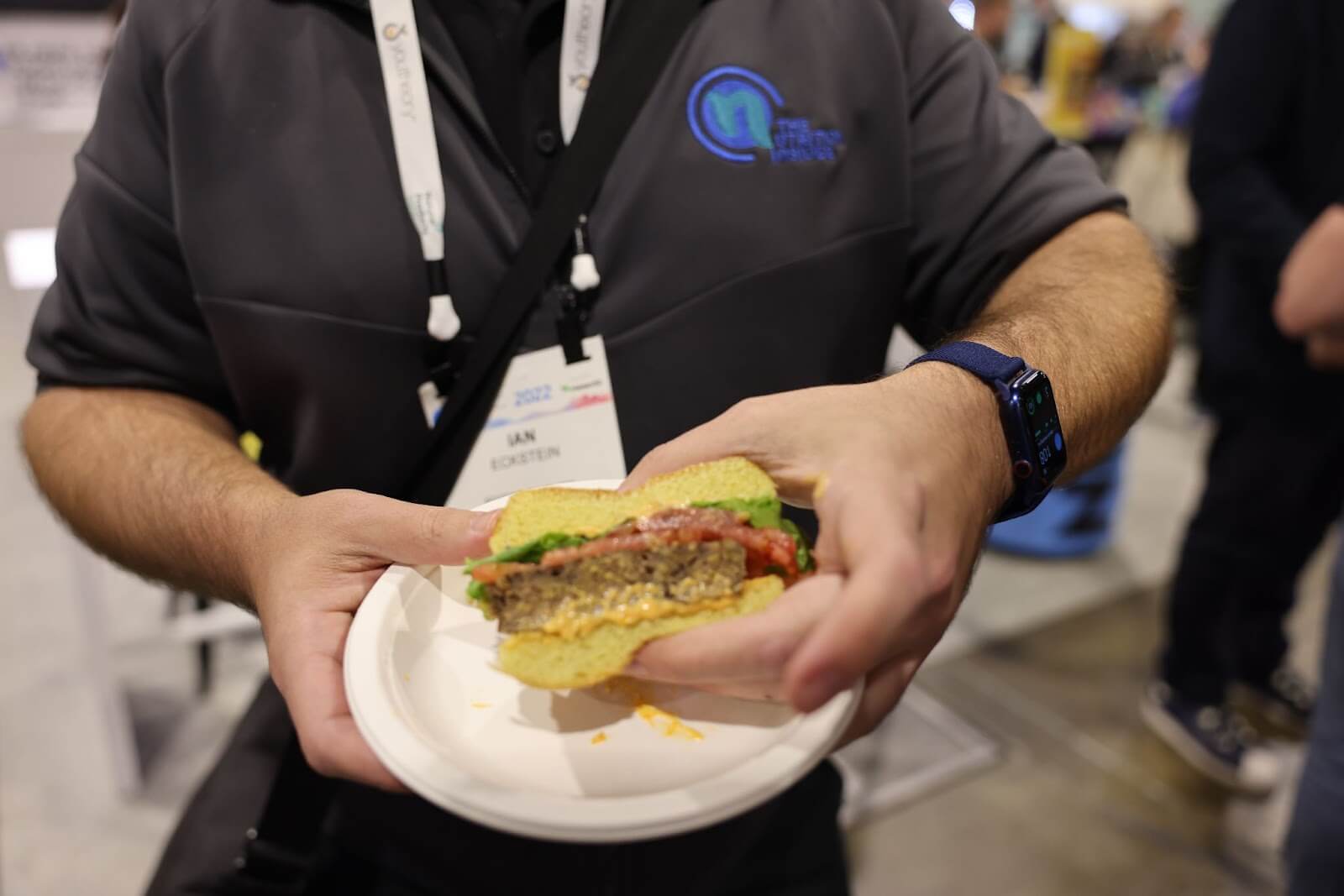 Ian trying NotCo not-burger at expo east 2022
