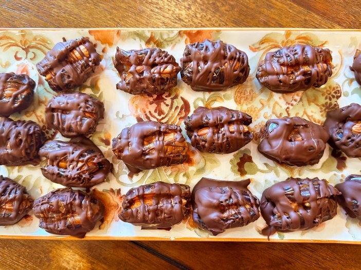 almond butter stuffed dates