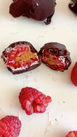 Wait for the chocolate to harden and enjoy!